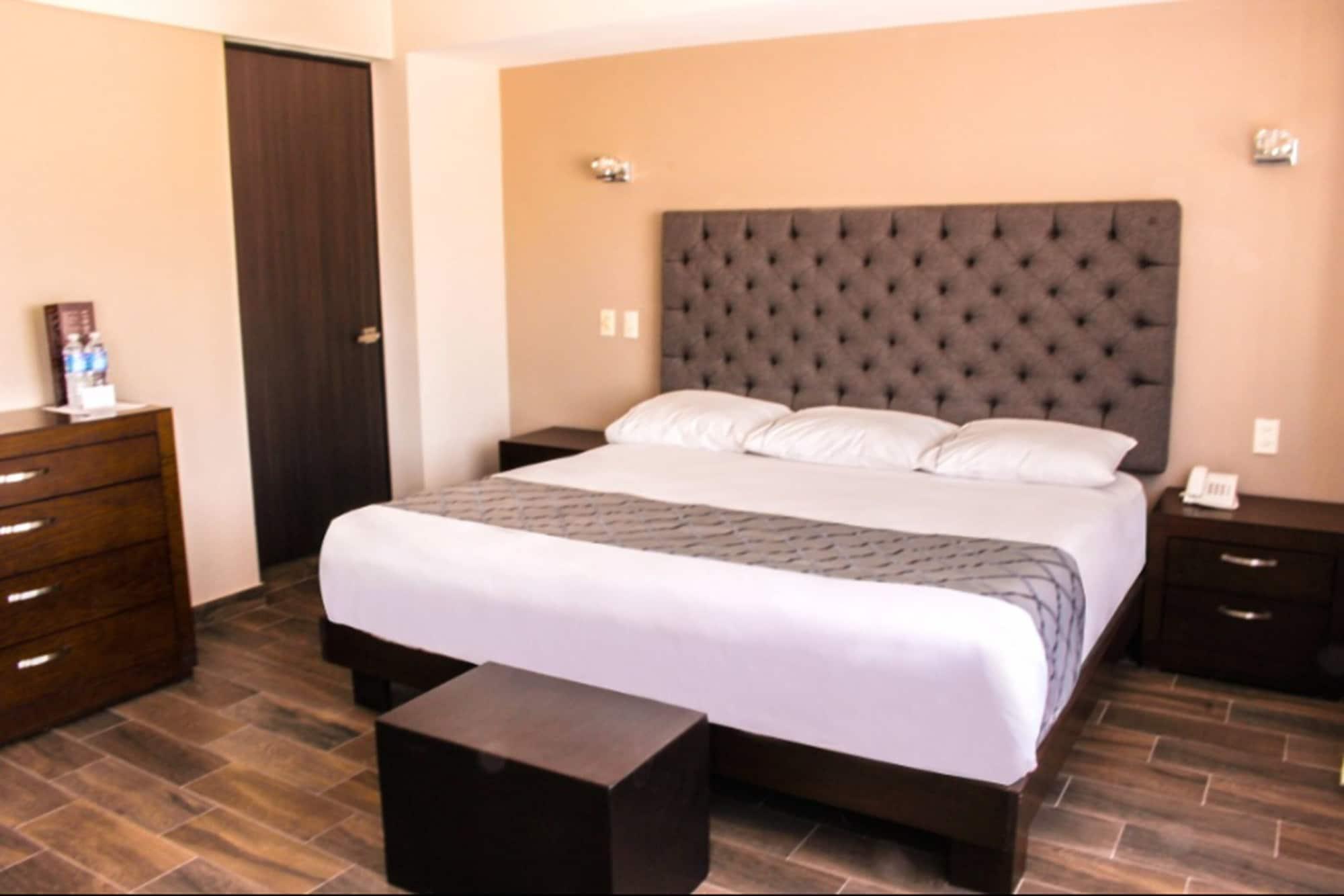 לאון Hotel Senorial Platino מראה חיצוני תמונה