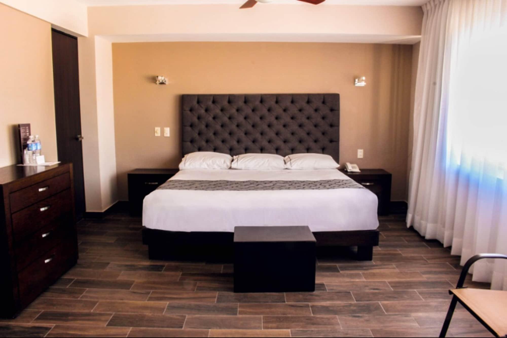 לאון Hotel Senorial Platino מראה חיצוני תמונה