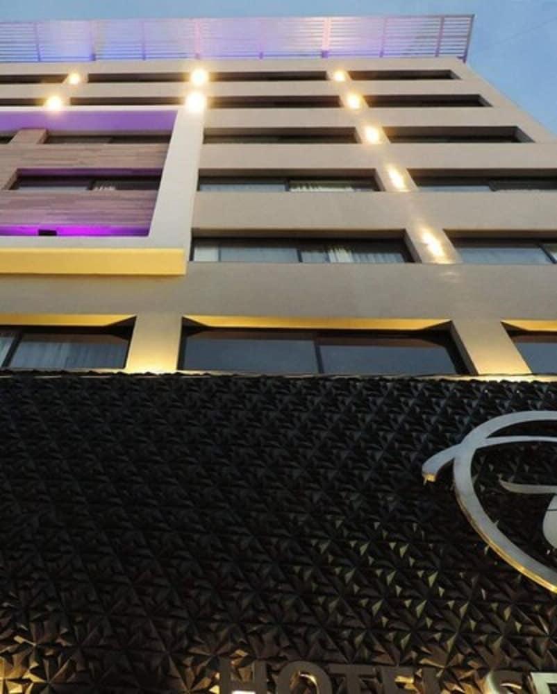 לאון Hotel Senorial Platino מראה חיצוני תמונה